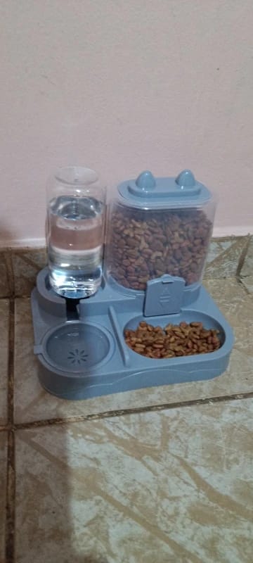 Customer photo review of Dispensador de Agua y Comida para gatos 2 en 1 para Mascotas Grandes