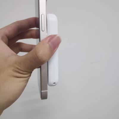 Customer photo review of MagCharge Mini – המטען הנייד שנצמד לטלפון ומטעין בלי כבל