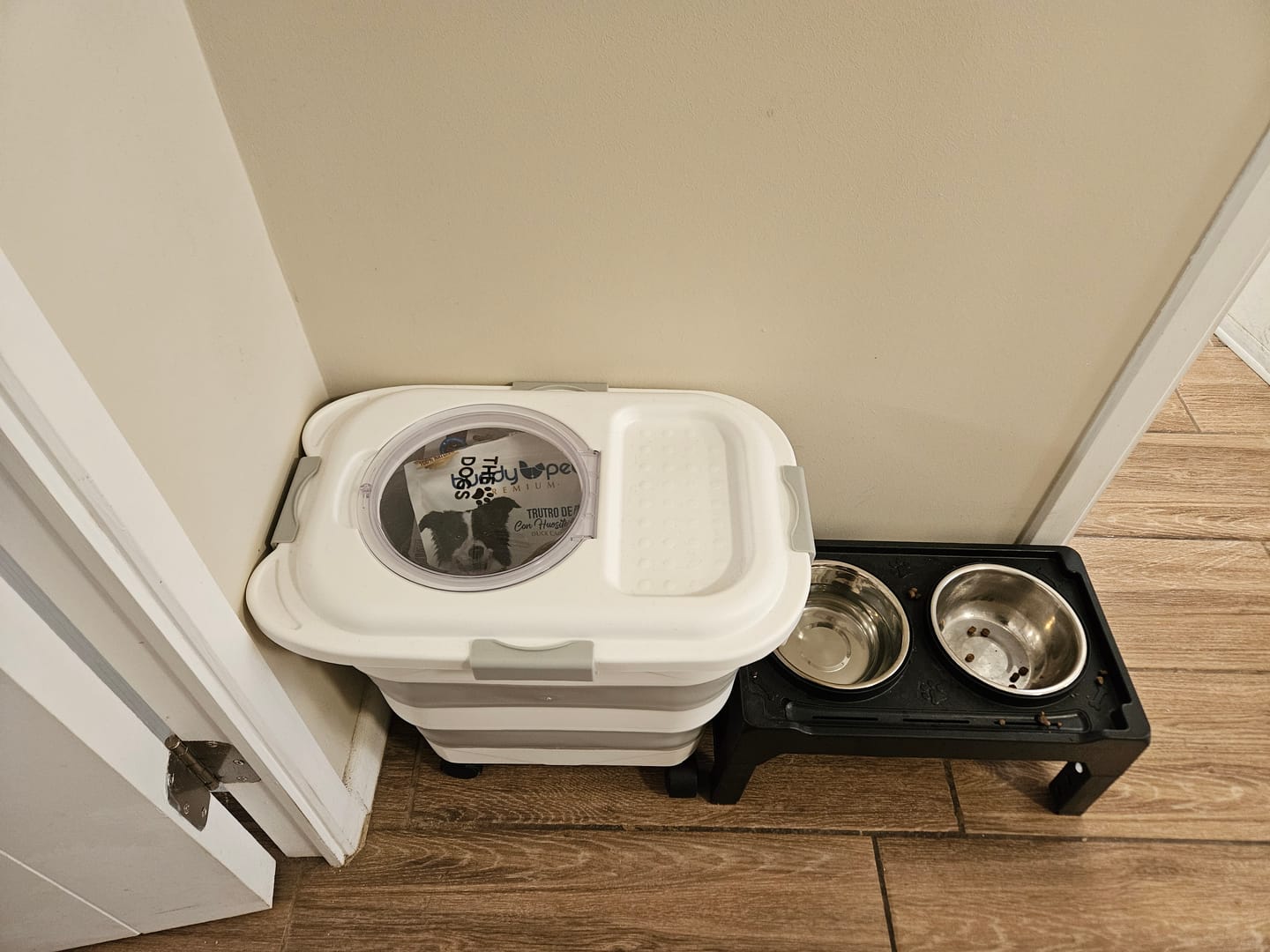 Customer photo review of Contenedor Hermético THE DOGS — Alimento fresco y sin olores