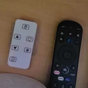 Customer photo review of Organizzazione Casa Facile Supporti Adesivi Multiuso Senza Foro