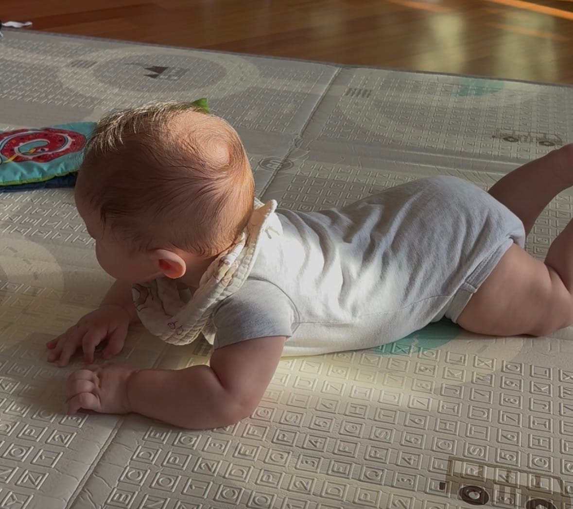 Customer photo review of Tapis d'Éveil Bébé Pliable Réversible XPE 15mm Certifié EN71 BPA-Free