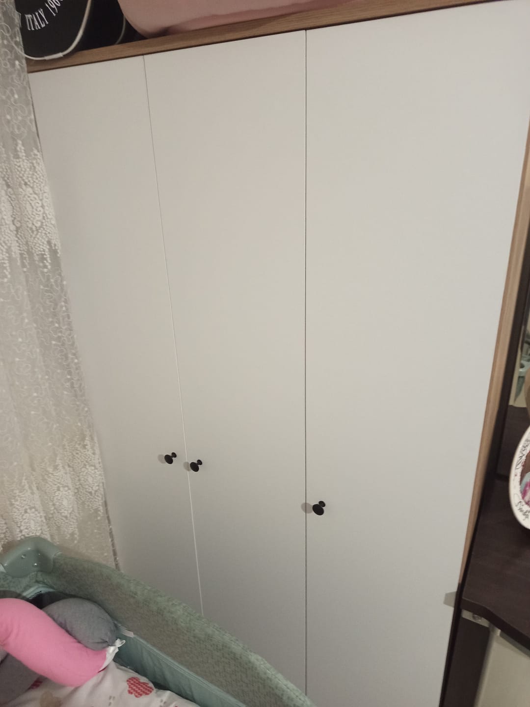 Customer photo review of Rani BA117 Gardırop Elbise Dolabı 3 Kapaklı 1 Çekmeceli 6 Raflı 1 Askılı Sepet Ceviz - Beyaz