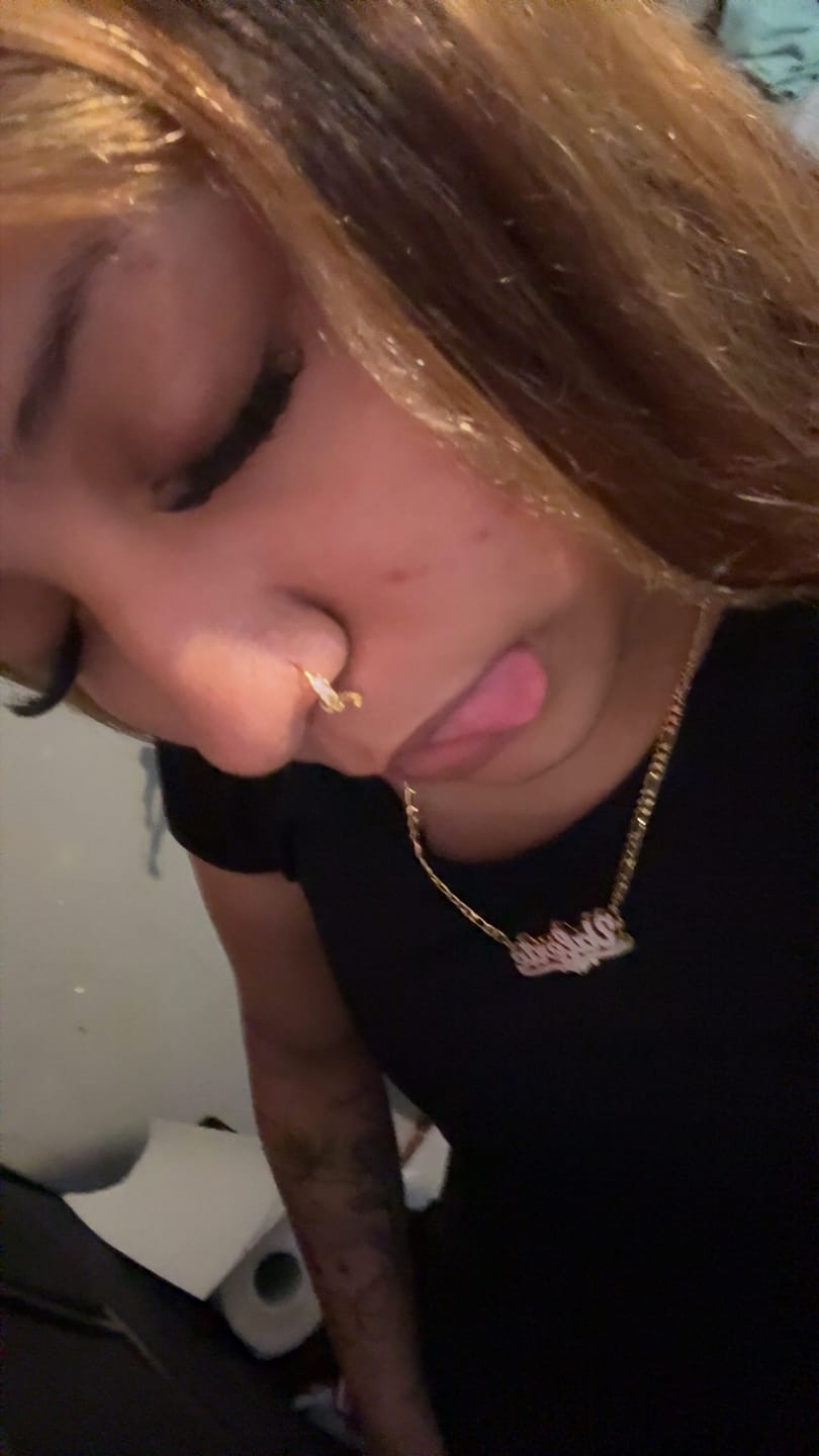 Customer photo review of Double Plated Pop Out Heart Name Necklace w/ Figaro Chain