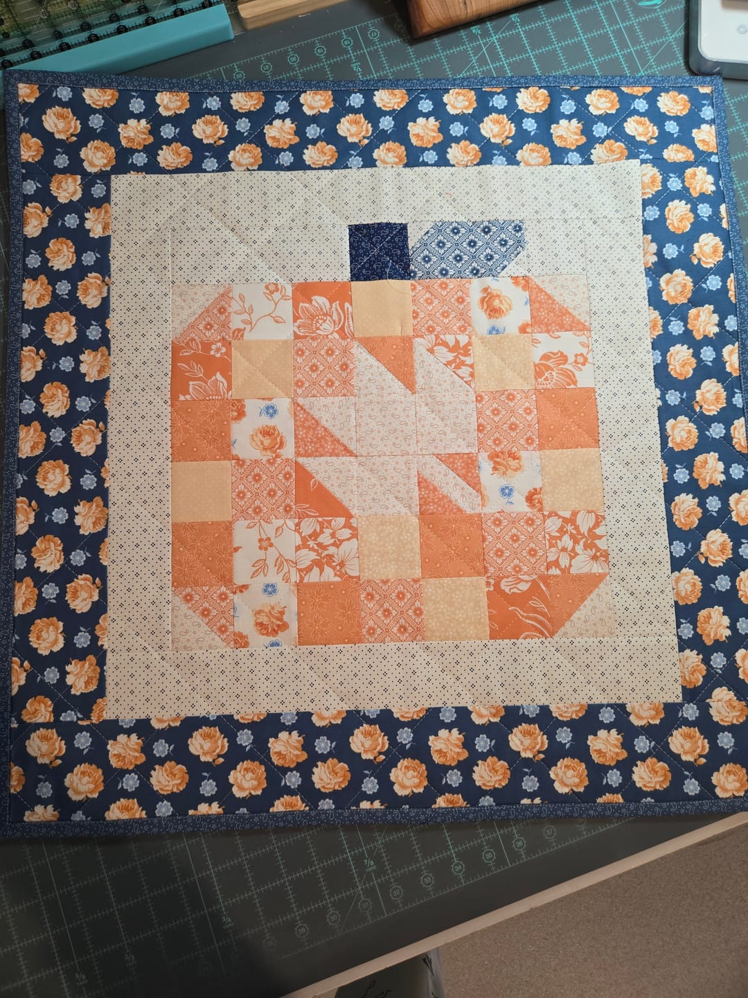 Customer photo review of Patchwork Pumpkin Mini - Low Volume Backing
