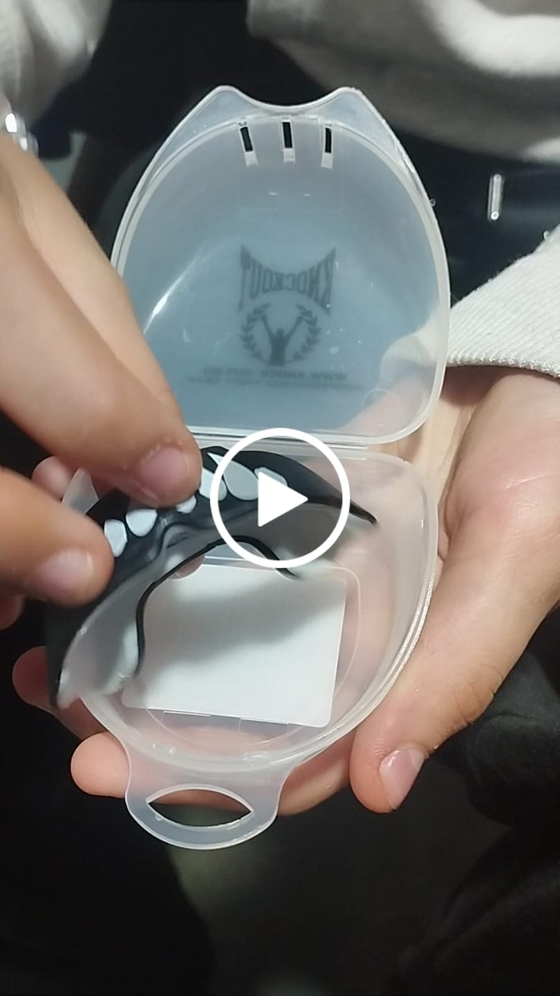Customer video review of Proteza Dentara Knockout GEL Vampire Copii Maxim 10 ani