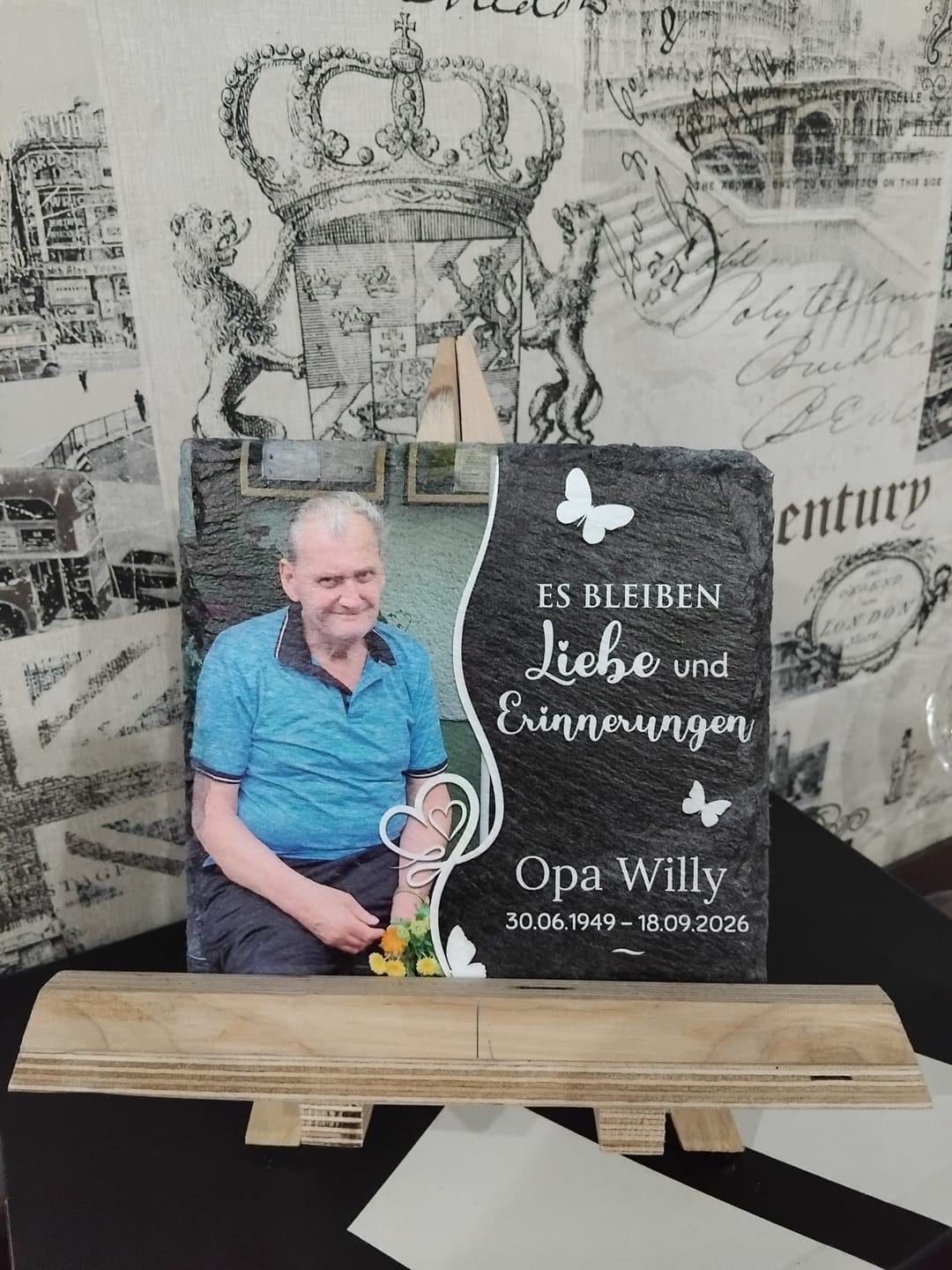 Customer photo review of Immer in unserem Herzen - Personalisierte Schiefertafel