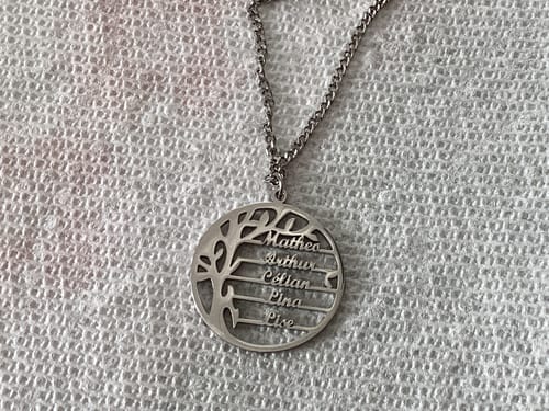 Customer photo review of Collier Arbre de vie avec noms gravés