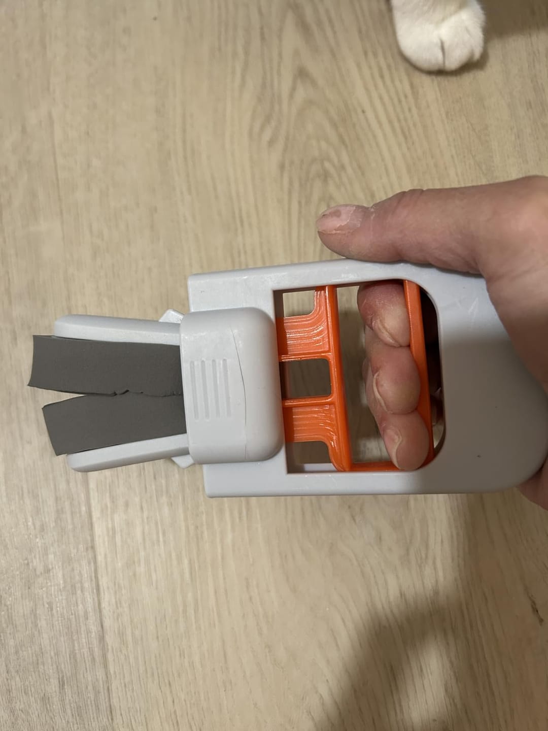 Customer photo review of SpotNest™ Mini Squeeze Mop — Hands-Free Wringing for Desks, Counters & Sinks