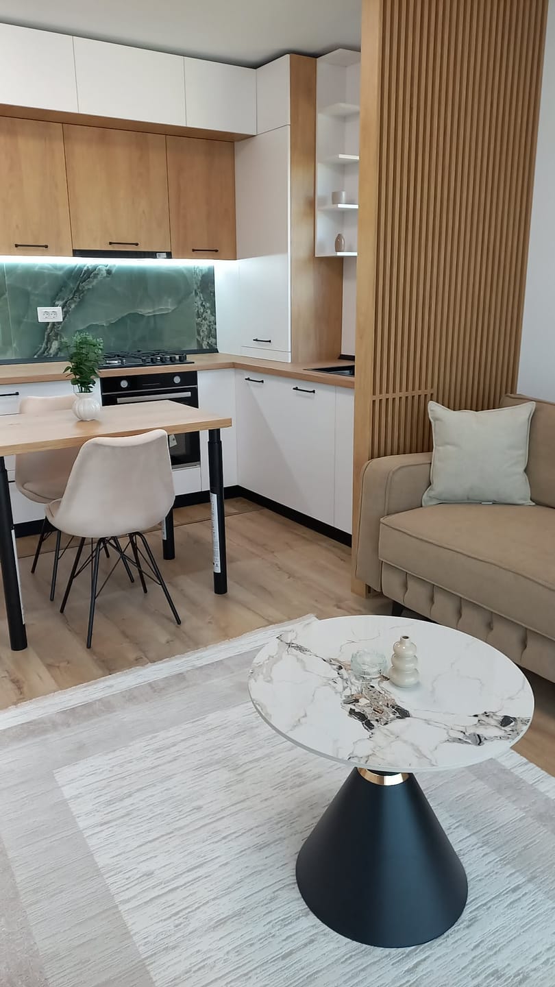 Customer photo review of Masuta cafea blat marmura GORETTI S, alb cu efect de marmura/negru/auriu, otel, 60x60x51 cm