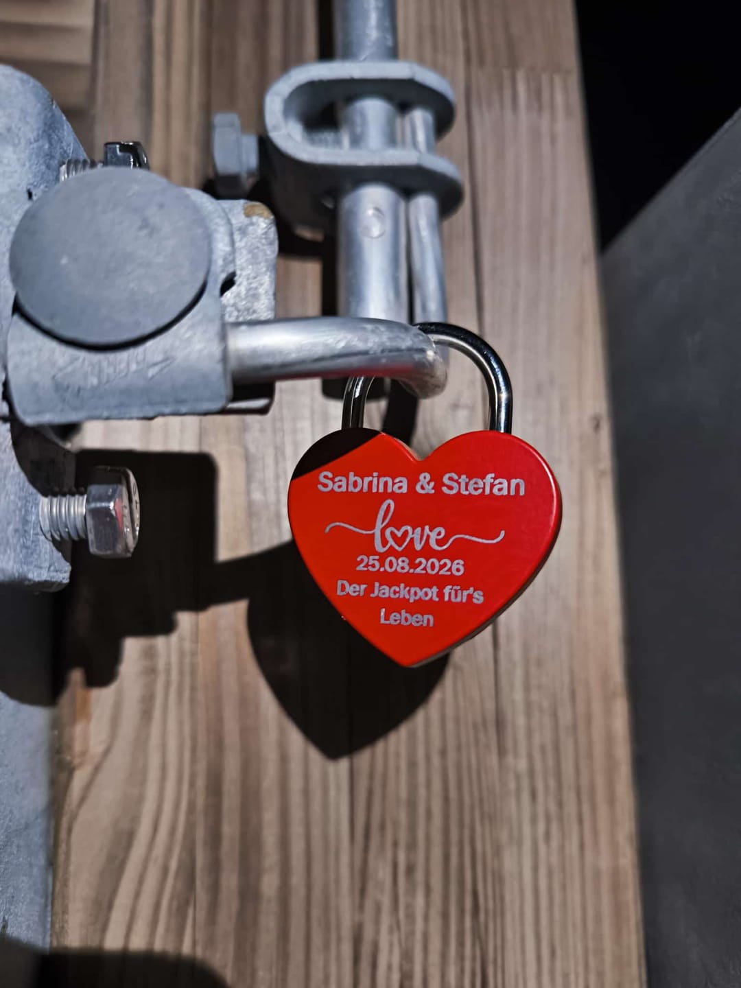 Customer photo review of Herzschloss in Rot mit Gravur