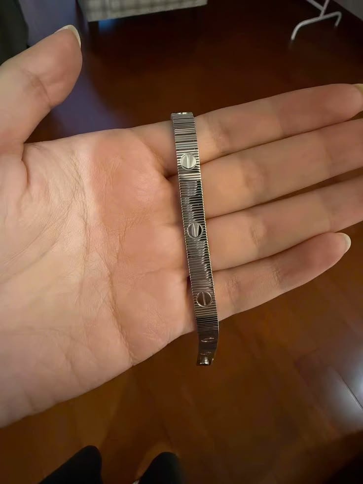 Customer photo review of Love Screw Flexible Bracelet