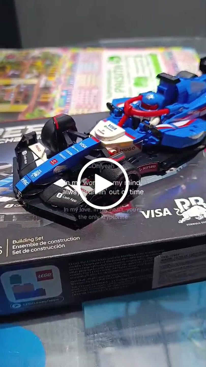 Customer video review of COCHE DE CARRERAS VISA CASH APP RB VCARB 01 F1®