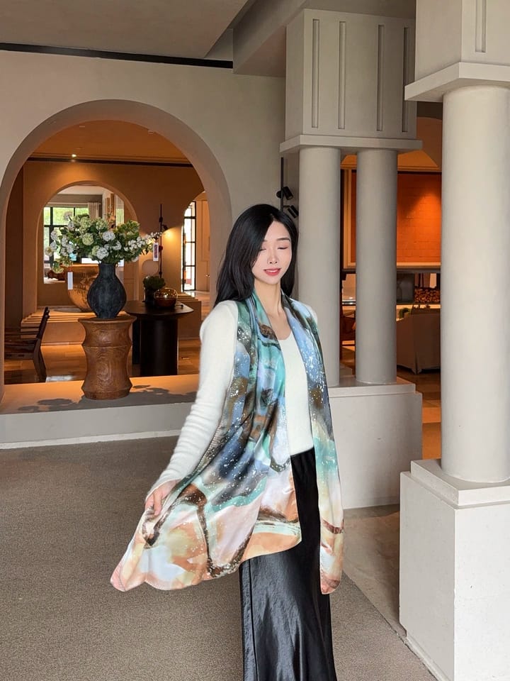 Customer photo review of Dunhuang Five Elements Printed Mulberry Silk Shawl / Scarf