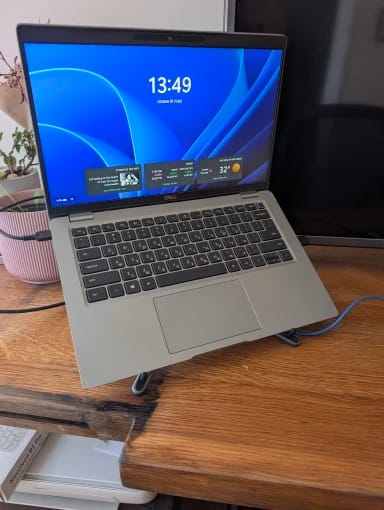 Customer photo review of Portable Foldable Laptop Stand for Desk Foldable Ergonomic 8-Level Height Construction Tripod Compatible Portable with Convenien