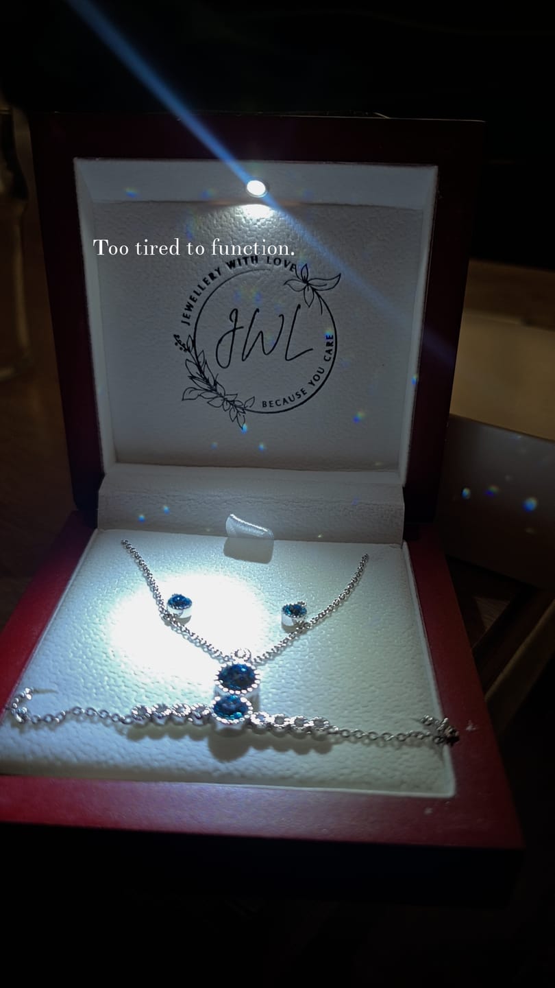 Customer photo review of 3-Piece Aquamarine Blue Crystal Jewellery Gift Set