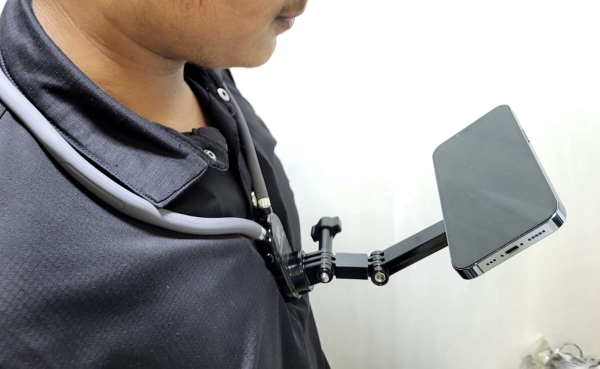 Customer photo review of AccessoFusion Neck Mount for Phone
