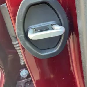 Customer photo review of Installazione Facile Copertura Serratura Porta Auto Autoadesiva