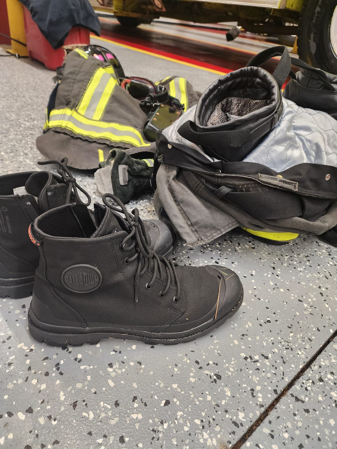 Customer photo review of 74066-001-M | PAMPA RCYL LT+WP+ZIP | BLACK/BLACK