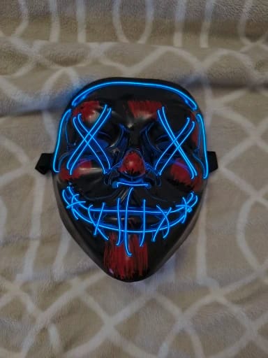 Customer photo review of Mascara con luces LED para Hallowen
