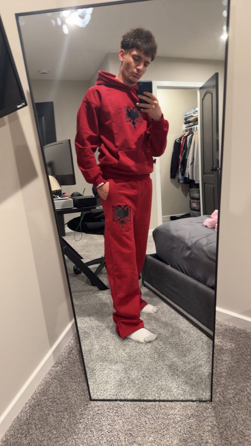 Customer photo review of ALBANIA JOGGER - CRIMSON RED