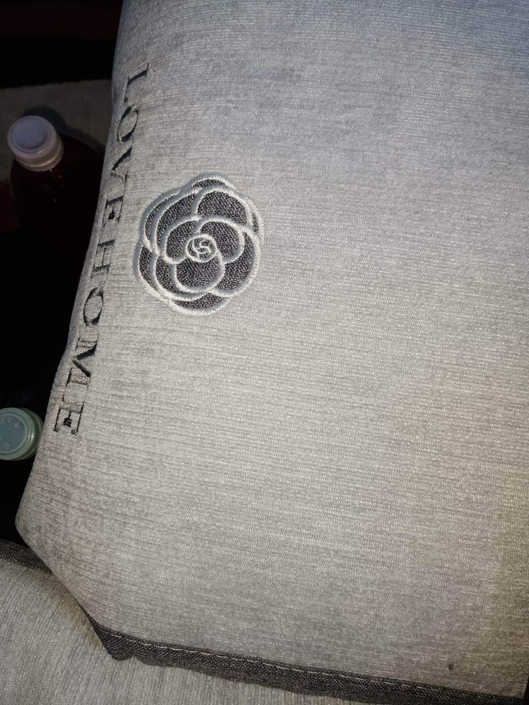 Customer photo review of LuxeWrap Sofabezug - Moderner, Rutschfester Sofakissenschutz