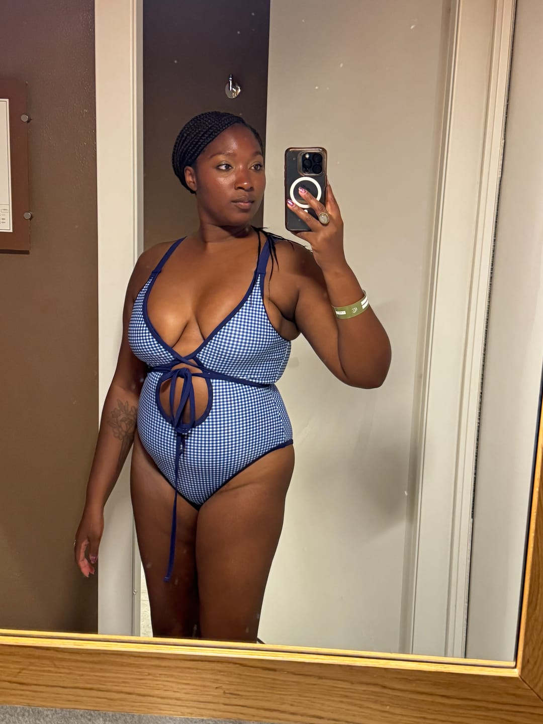 Customer photo review of Seamolly 1950s Pin-Up Retro Vintage Gingham Cut Out Deep V Backless High Leg One Piece Swimsuit