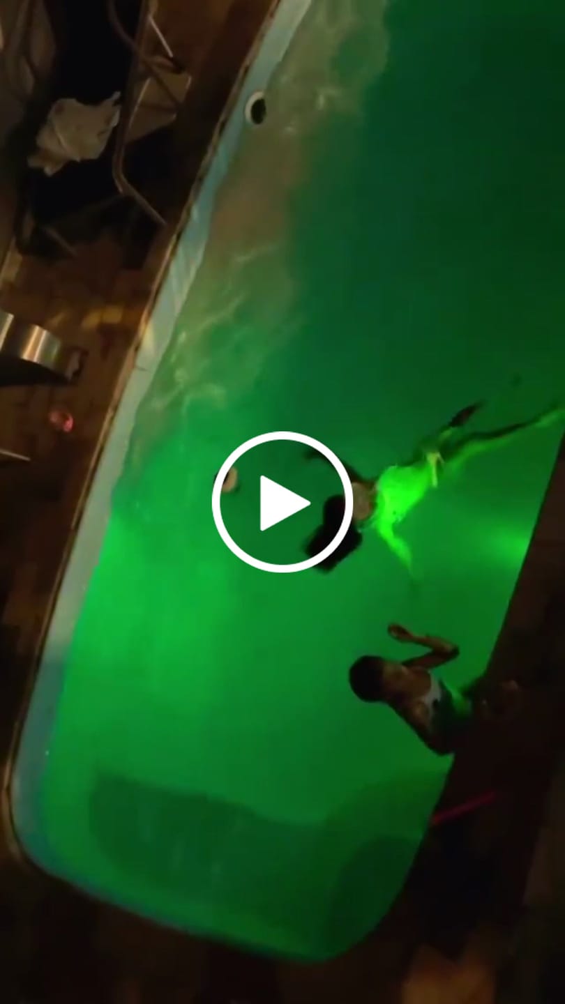 Customer video review of Kit Luminárias de Piscina RGB - Sem Fio Com Controle Remoto