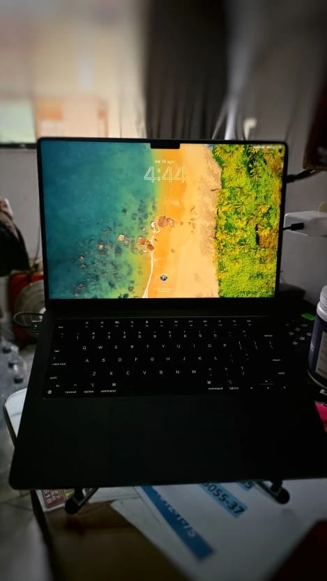 Customer photo review of Portable Foldable Laptop Stand for Desk Foldable Ergonomic 8-Level Height Construction Tripod Compatible Portable with Convenien