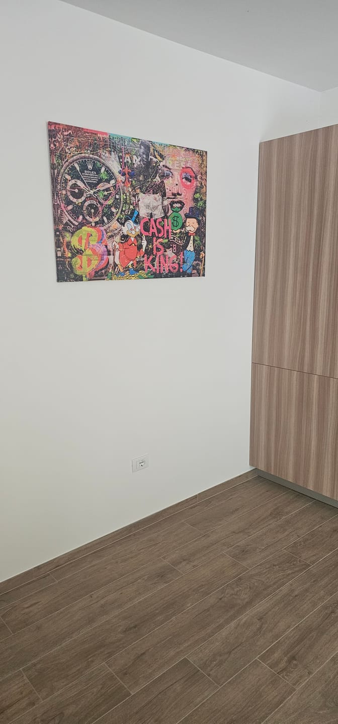 Customer photo review of Cash is King