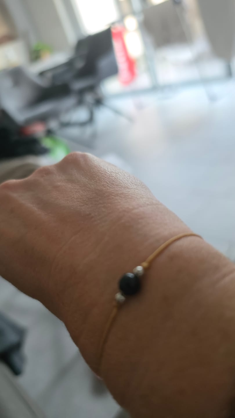 Customer photo review of Obsidian Armband - Naturband