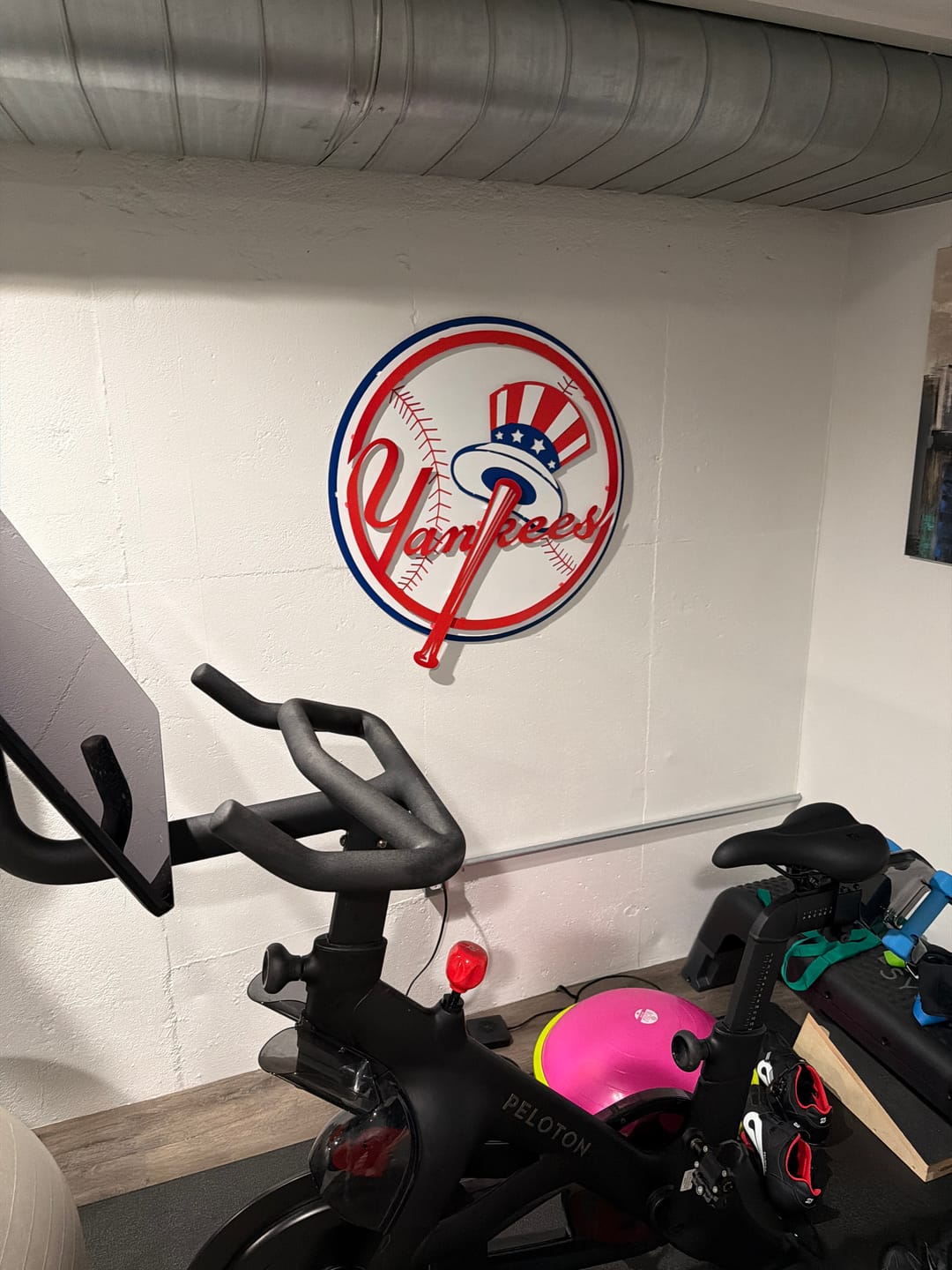 Customer photo review of New York Yankees "BAT AND HAT" 3D Vintage Metal Wall Art