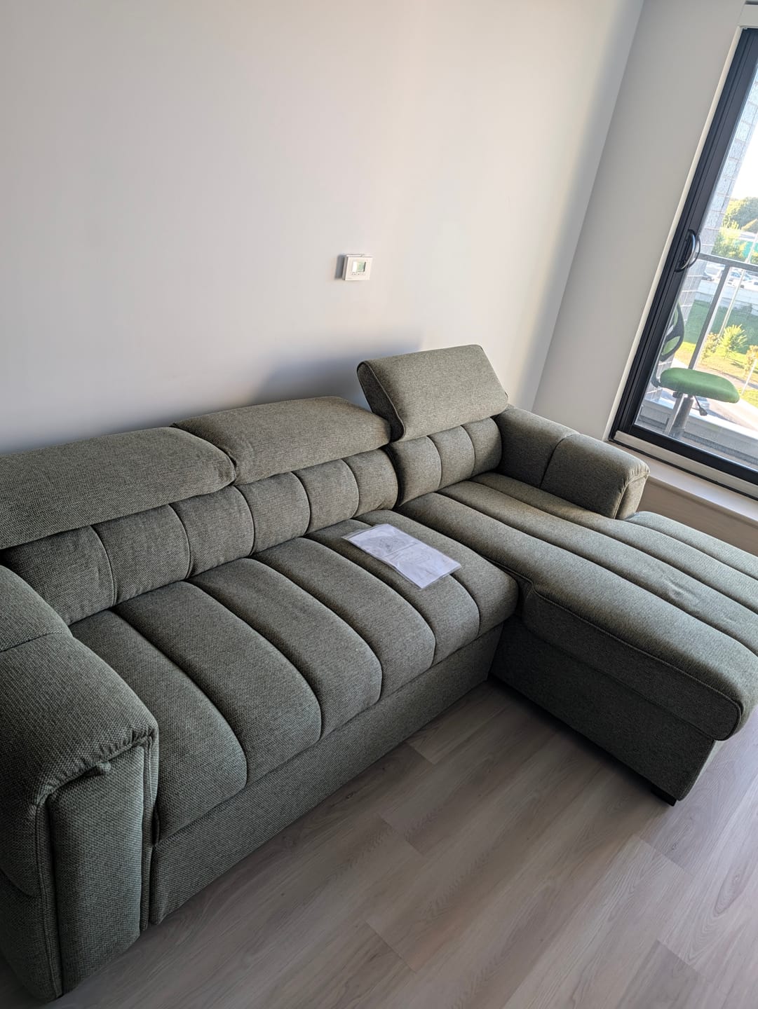 Customer photo review of VICTOR - Sofa lit 99" avec rangement vert