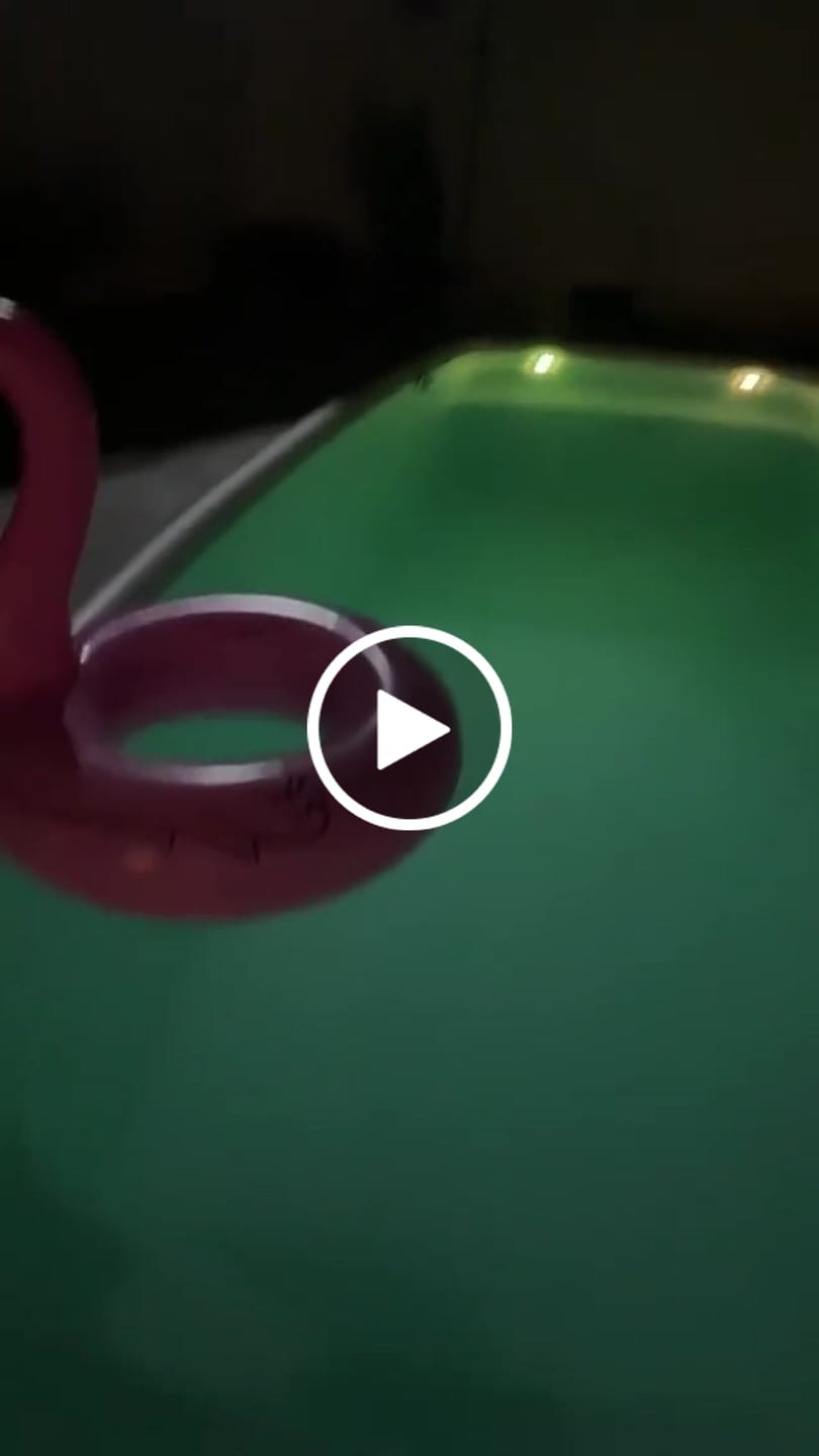 Customer video review of Kit Luminárias de Piscina RGB - Sem Fio Com Controle Remoto