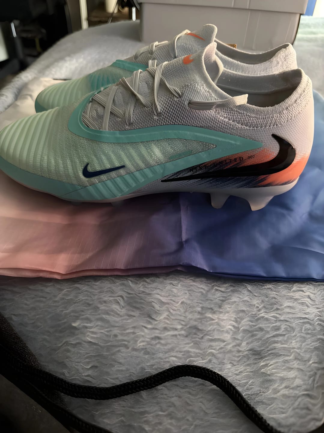 Customer photo review of Phantom 6 Low Elite FG United 002