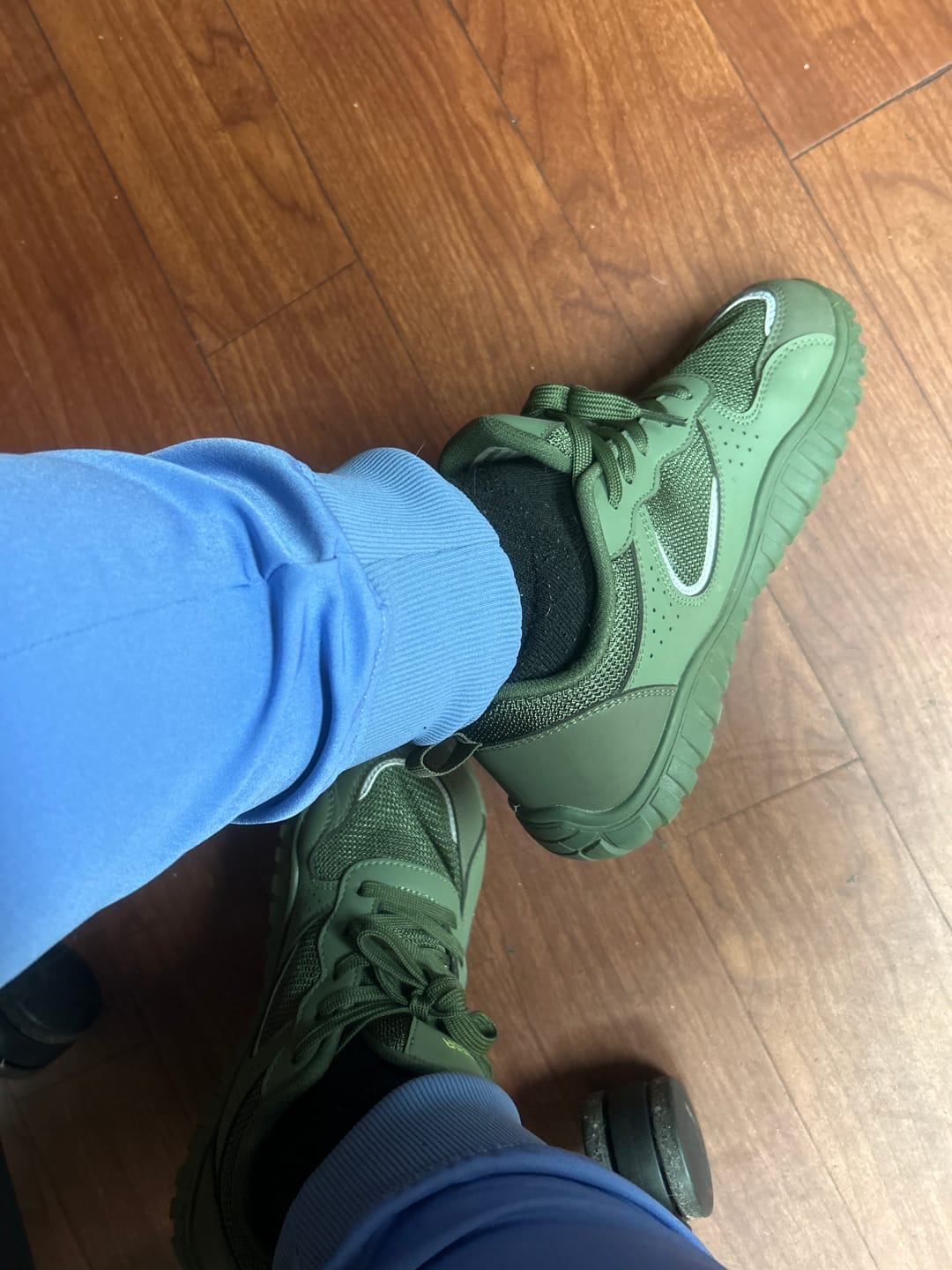 Customer photo review of Crest - Wide Toe Sneakers