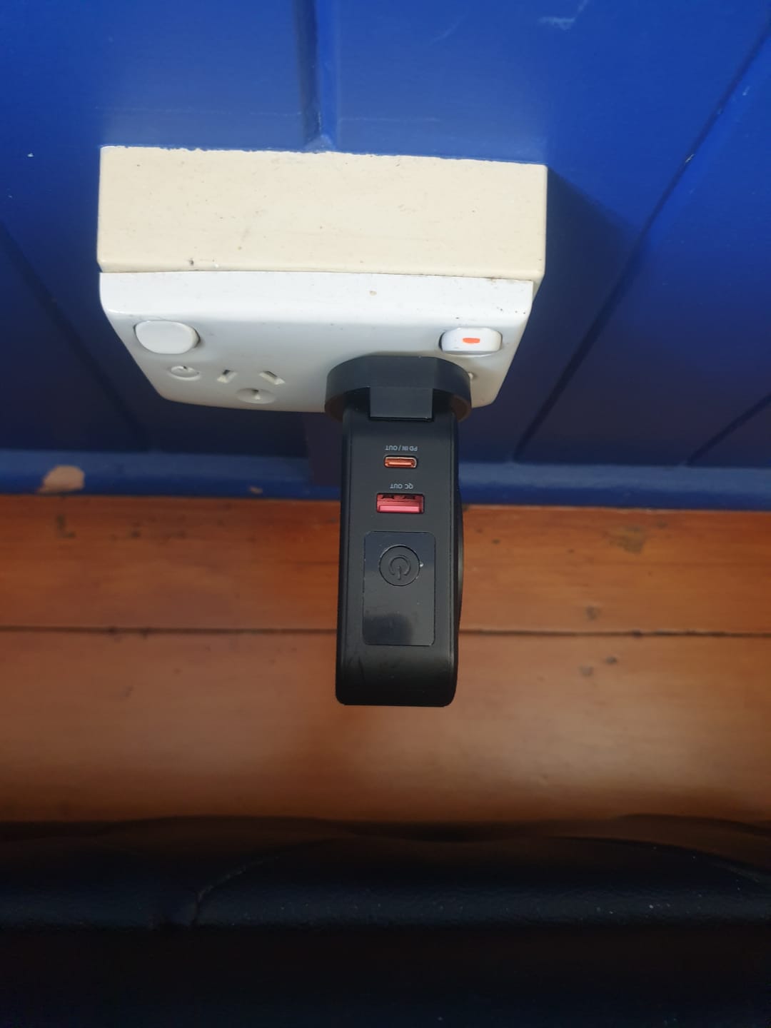 Customer photo review of Dashed® TravelPod (5-in-1 Travel Charger)