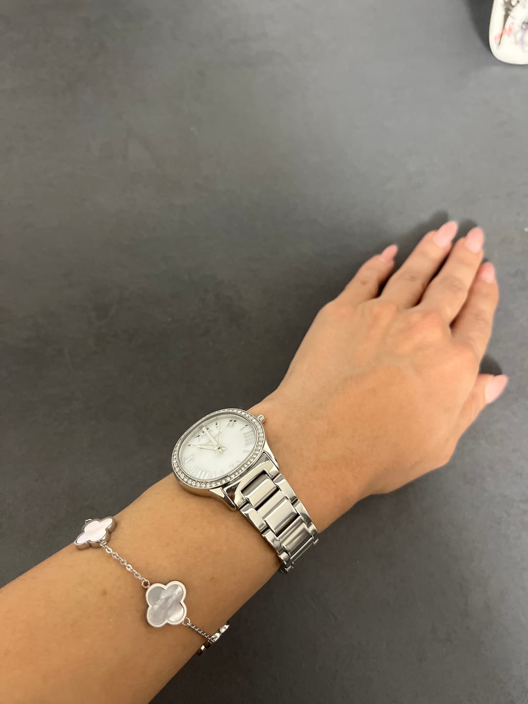 Customer photo review of Clover Perlmutt Armband | 18K vergoldet