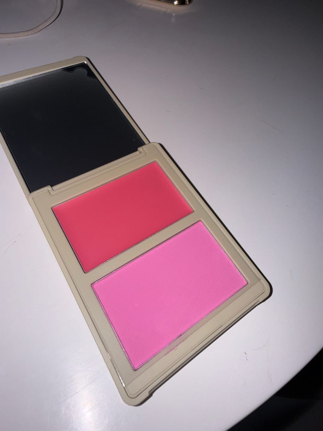 Customer photo review of RUBOR EN DÚO ALLURE CREMA Y POLVO COMPACTO