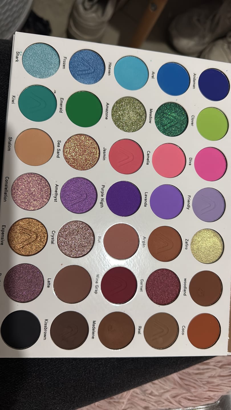 Customer photo review of PALETA DE SOMBRAS MARVELOUS | MAKEUP EXPERT