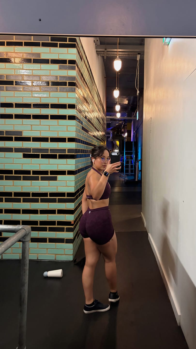 Customer photo review of MOTION LEO MID WAIST SCRUNCH SHORTS V2