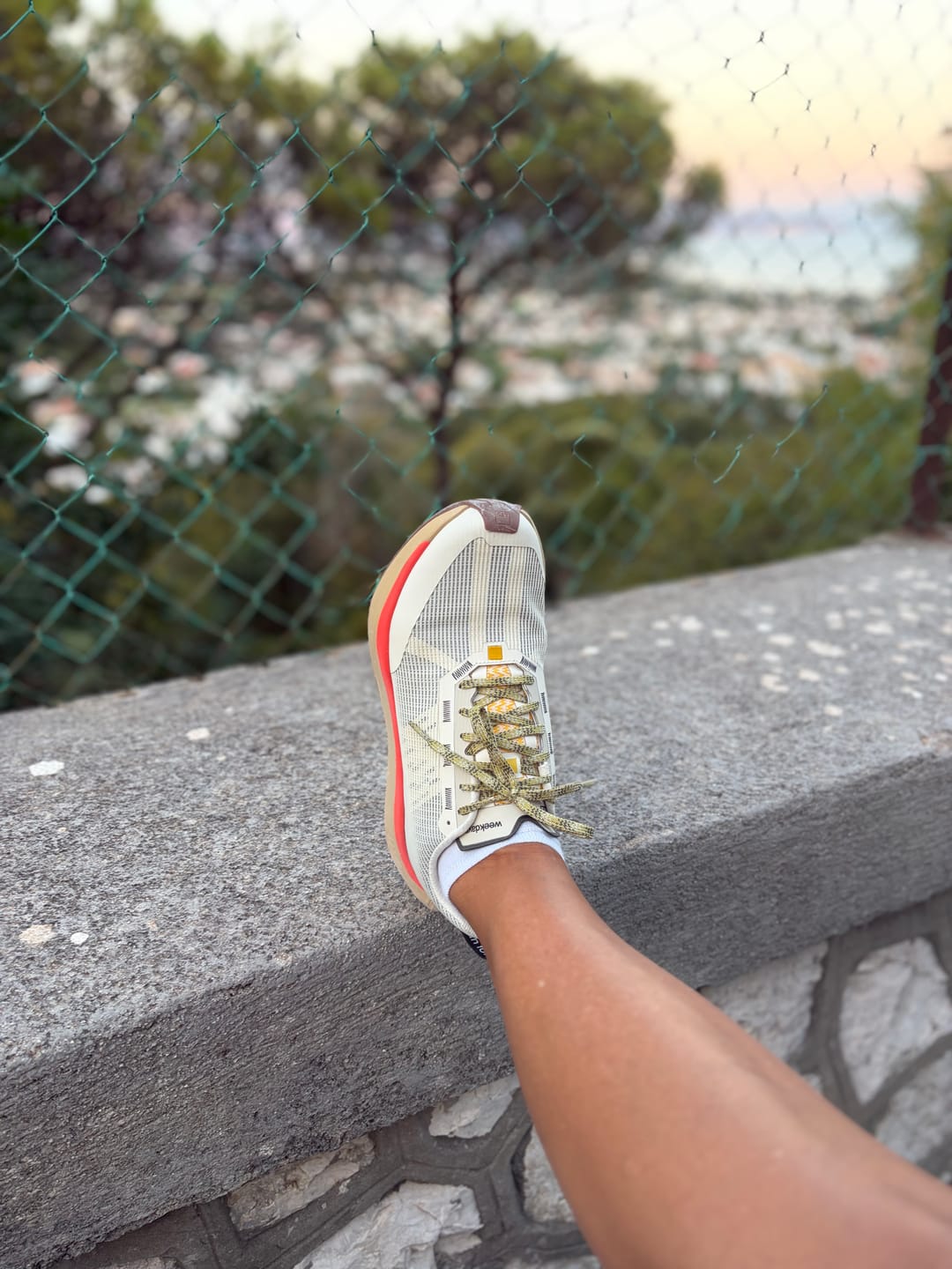 Customer photo review of weekdays, new vintage white.