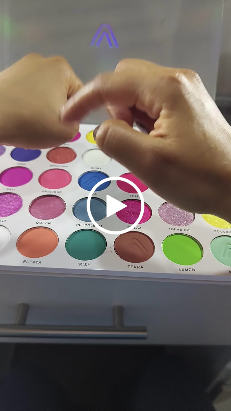 Customer video review of PALETA DE SOMBRAS HAWAII | MAKEUP EXPERT