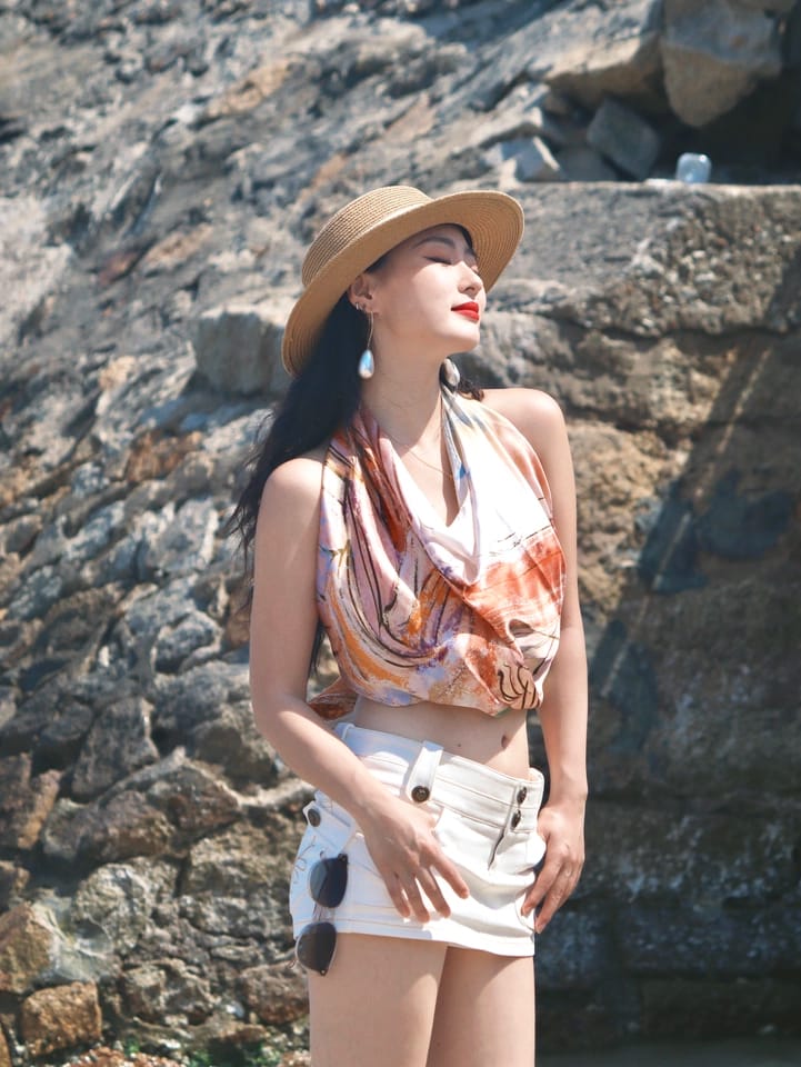 Customer photo review of Dunhuang Five Elements Printed Mulberry Silk Shawl / Scarf