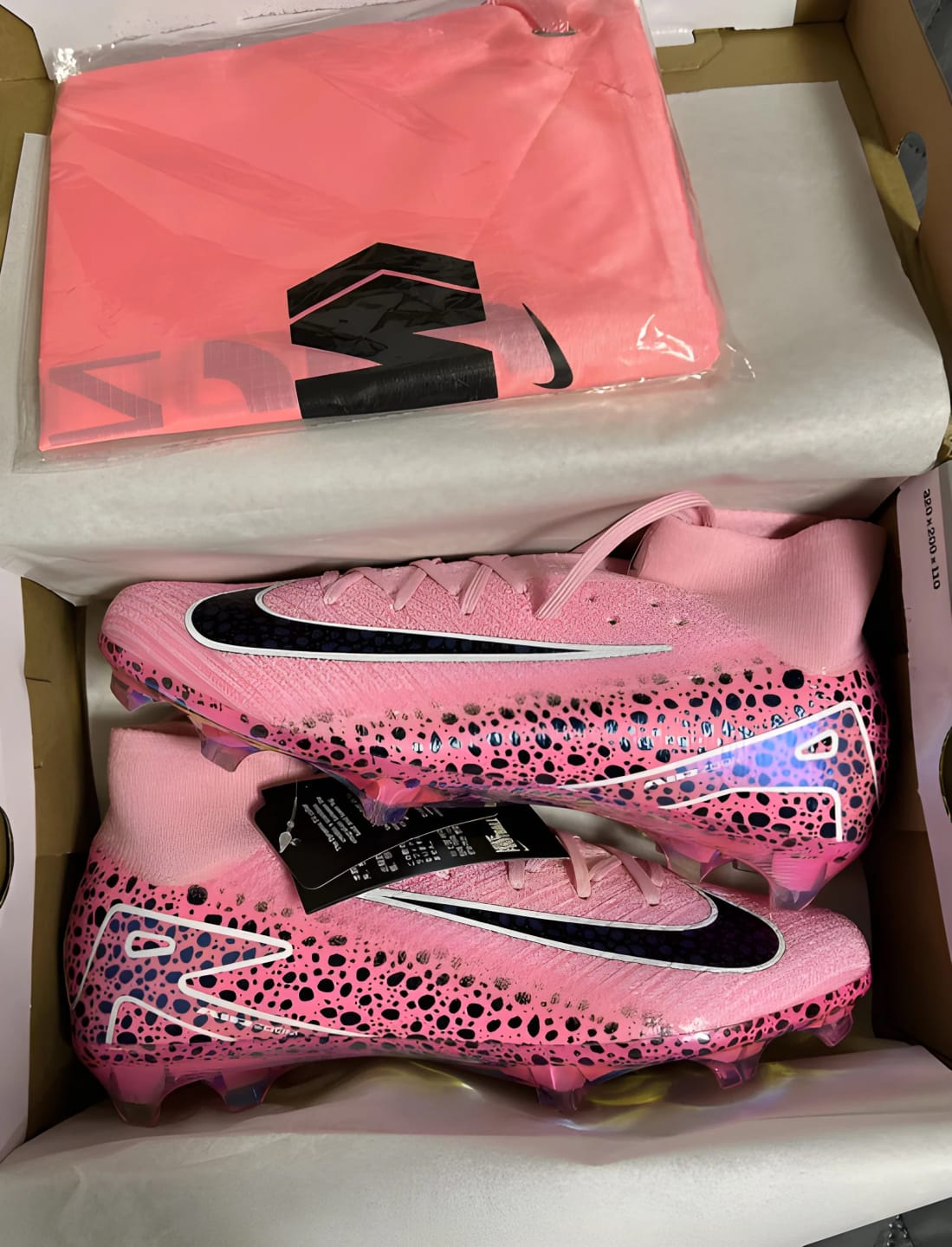 Customer photo review of Mercurial Superfly 10 Elite FG Pink Leopard