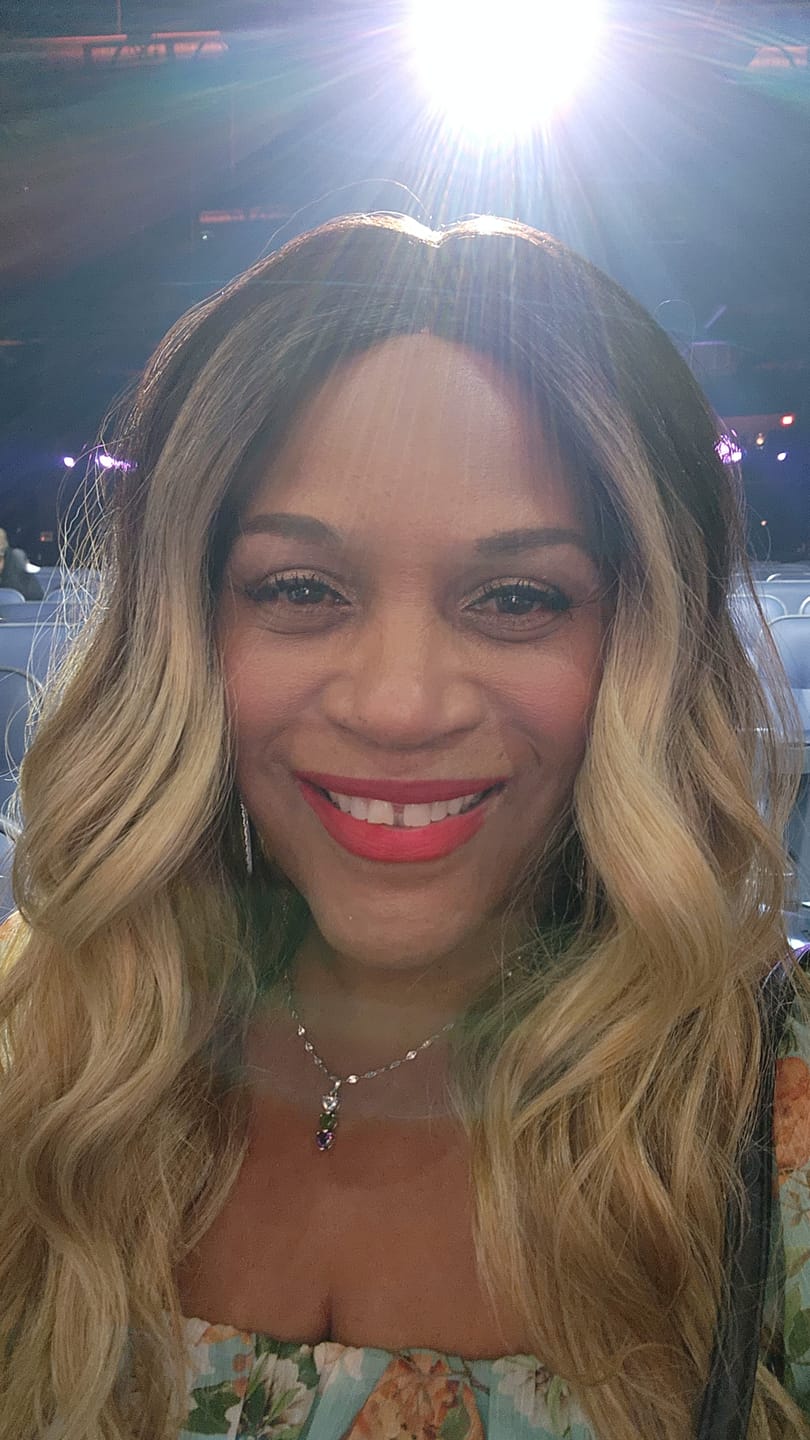 Customer photo review of Outre I-Part Swiss Lace Front Wig - STEVIE