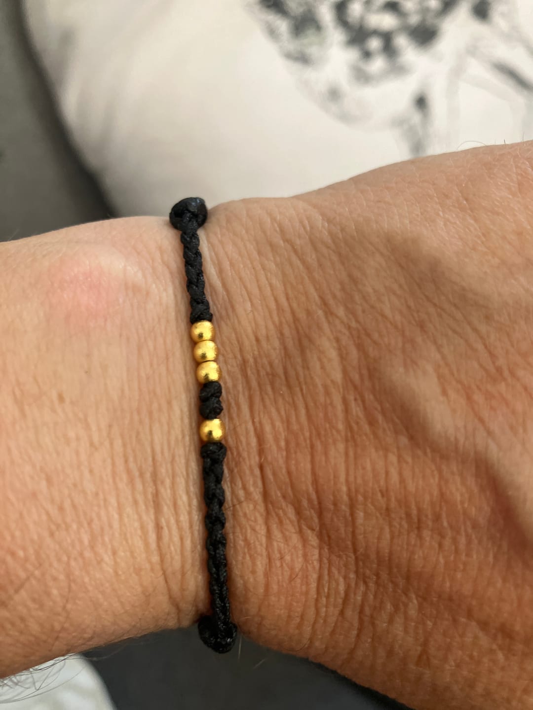 Customer photo review of Tibetisches Glücksarmband mit kleinen Perlen