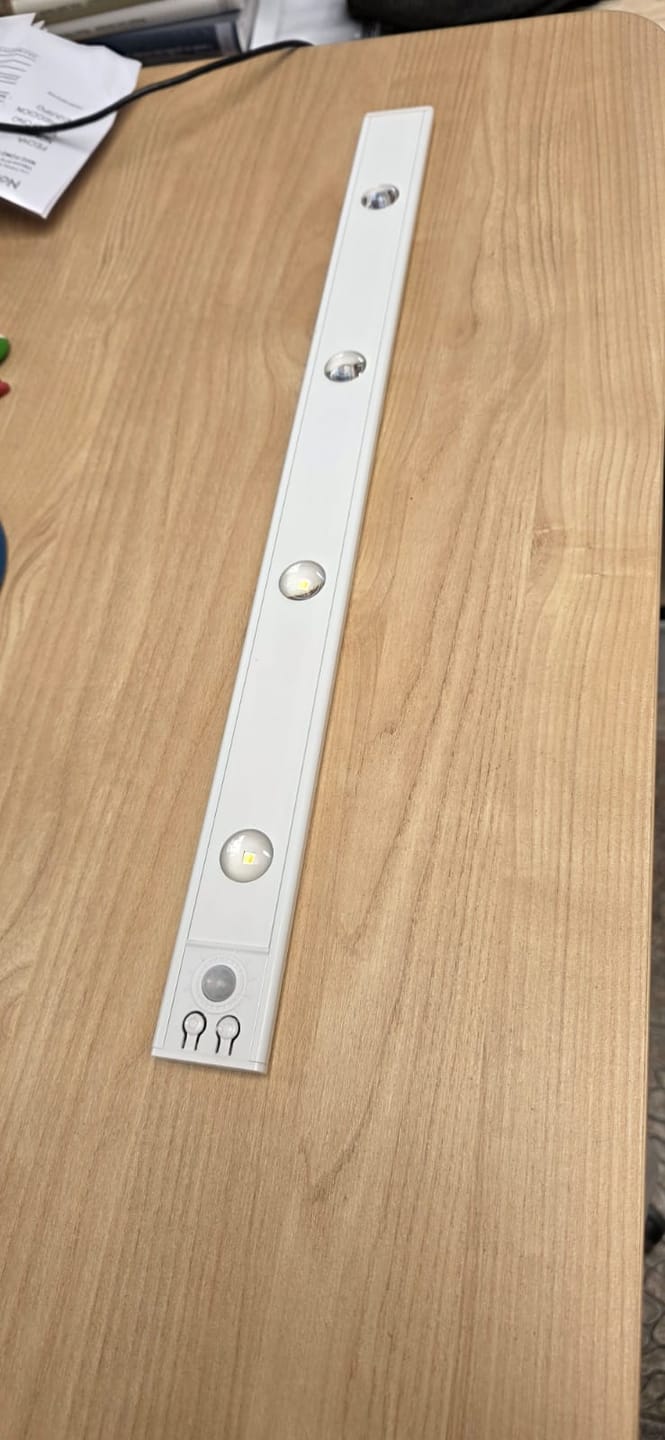 Customer photo review of Barra LED Recargable de 50 cm con Sensor de Movimiento y 3 Tonos de Luz