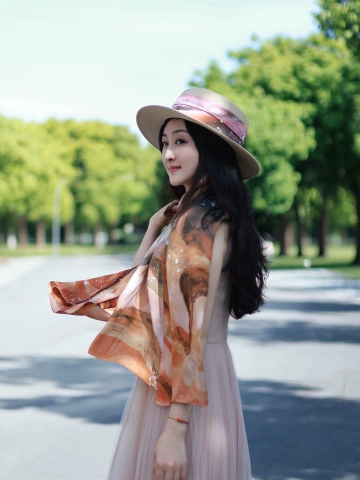 Customer photo review of Dunhuang Five Elements Printed Mulberry Silk Shawl / Scarf