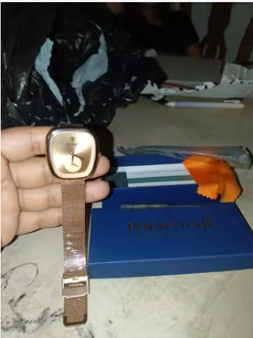 Customer photo review of Reloj Célestine Mujer