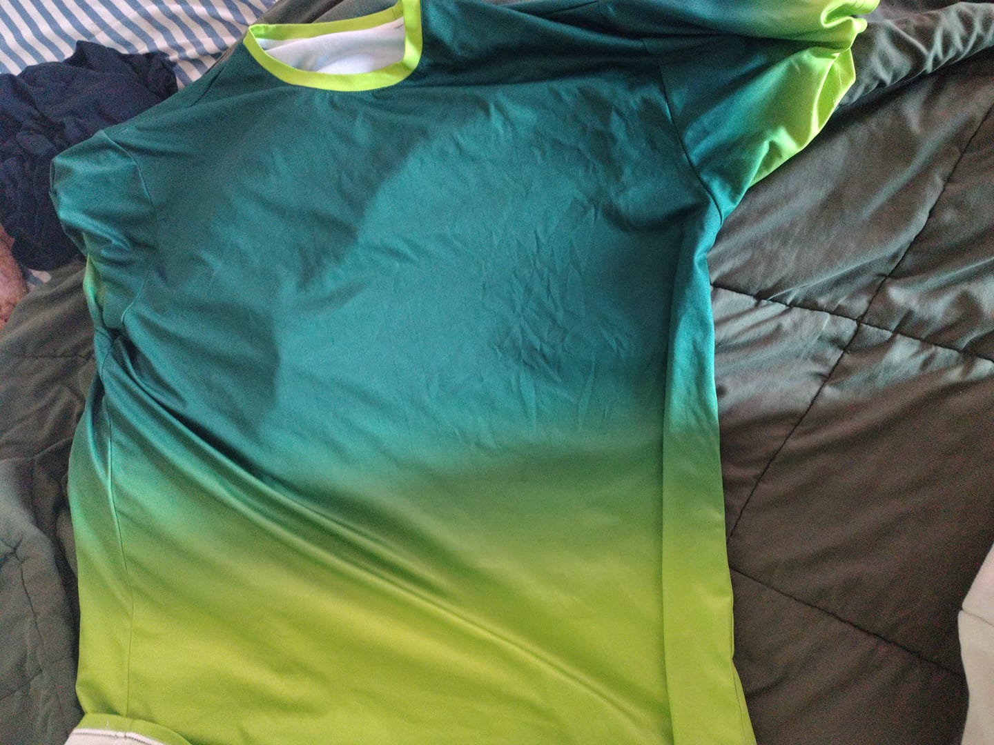 Customer photo review of Custom Green Neon Green White T-shirt Gradient Fashion Lightweight